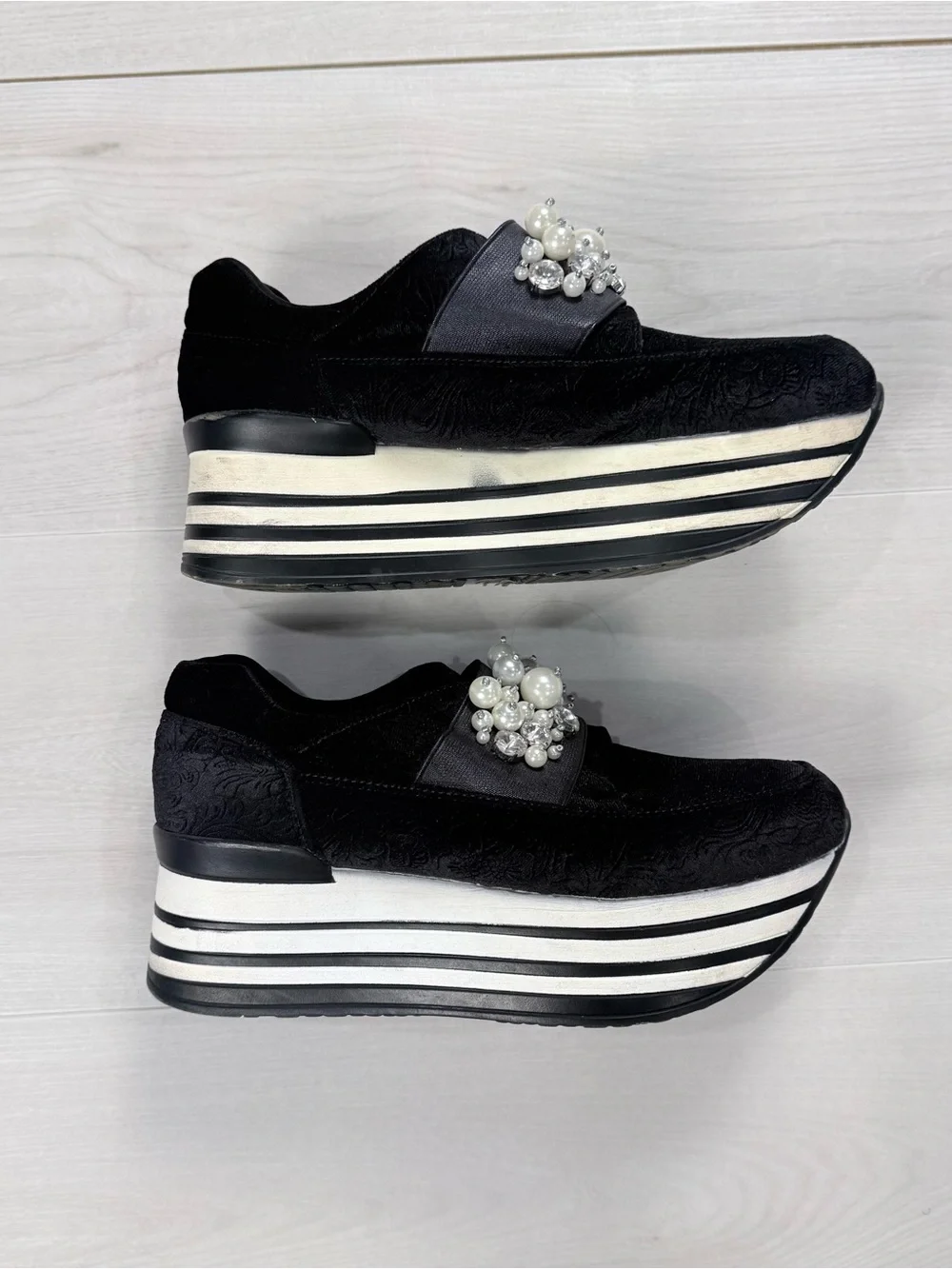 Embossed velvet Black Pearl-Embellished Platform loafers - Women's